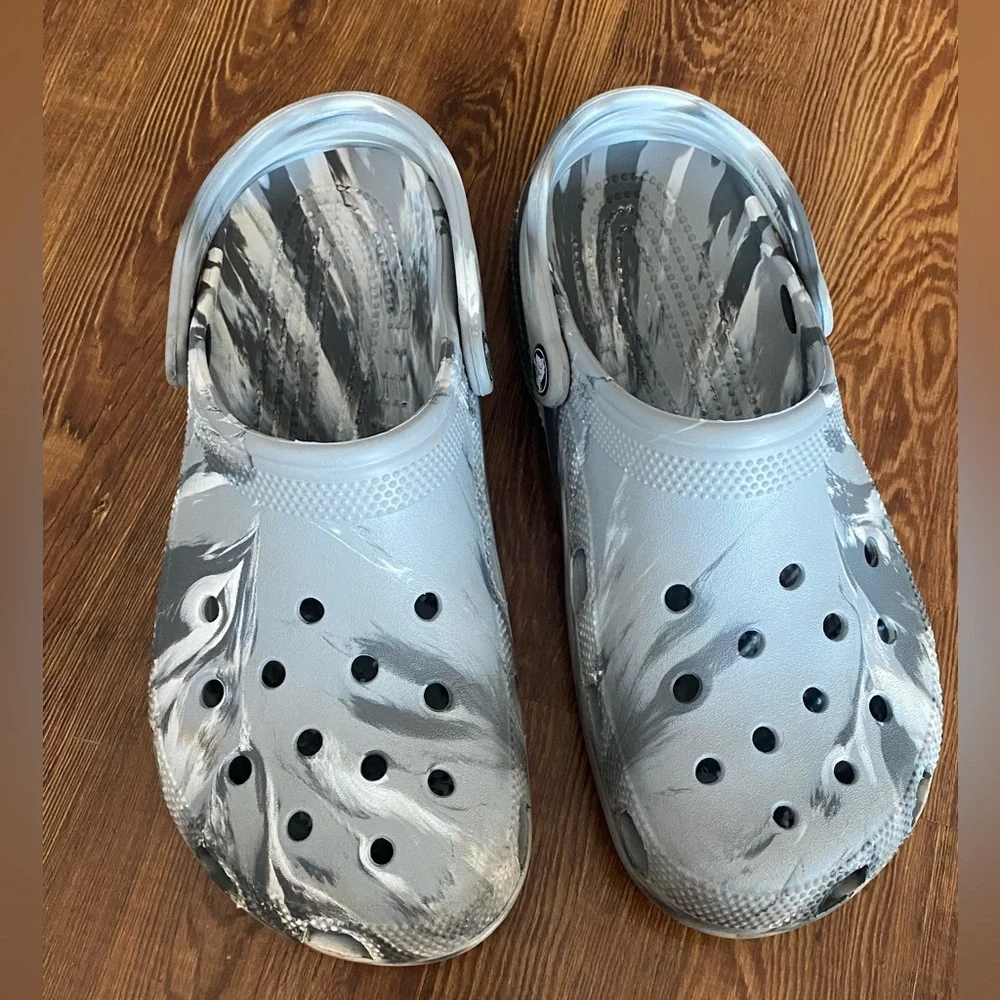 CROCS Gray and Black Patterned Sandals men’s size 8 women’s size 10